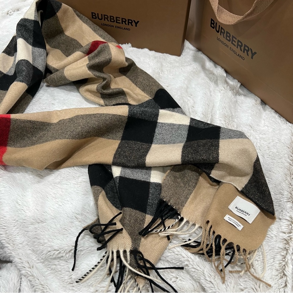 Burberry London 100% Cashmere Half Nova Check Scarf